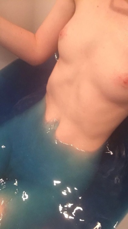 princessperfectt:  bath time with princess pt. 1