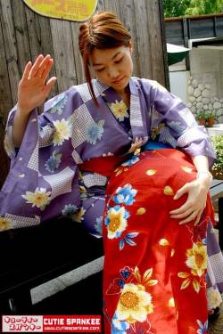 250px x 375px - Kimono Spanking | BDSM Fetish