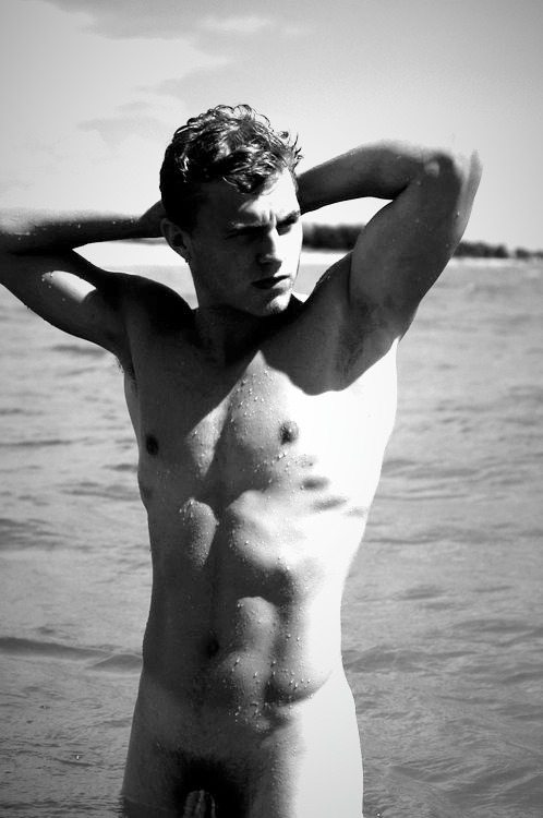 sorrygirlsisuckcock:  http://sorrygirlsisuckcock.tumblr.com/