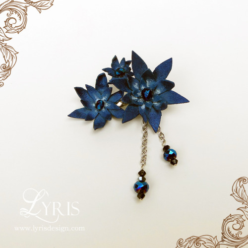  Another of the new hand sculpted and hand painted hair clips available in the Lyris Design shop. Ea