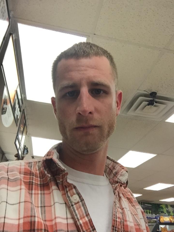 lovewhiteboys:  Big Dick White Dude!! 