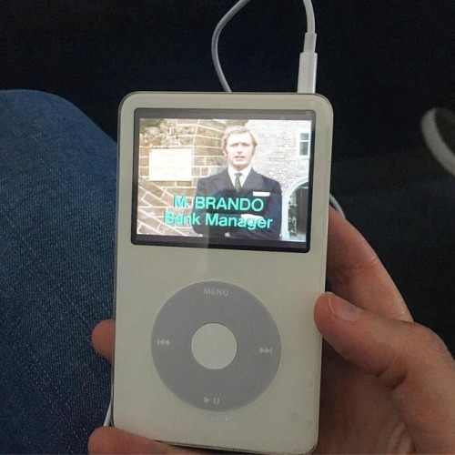 Kickin’ it old school on the plane #ipod #montypython #grahamchapman #ipodvideo #nowifinocry (at Orl