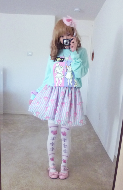 chechecat:  A somewhat casual J-fashion inspired outfit I put together for this weekend!  I’ll be wearing this at Otakon Vegas on Day 2~ 