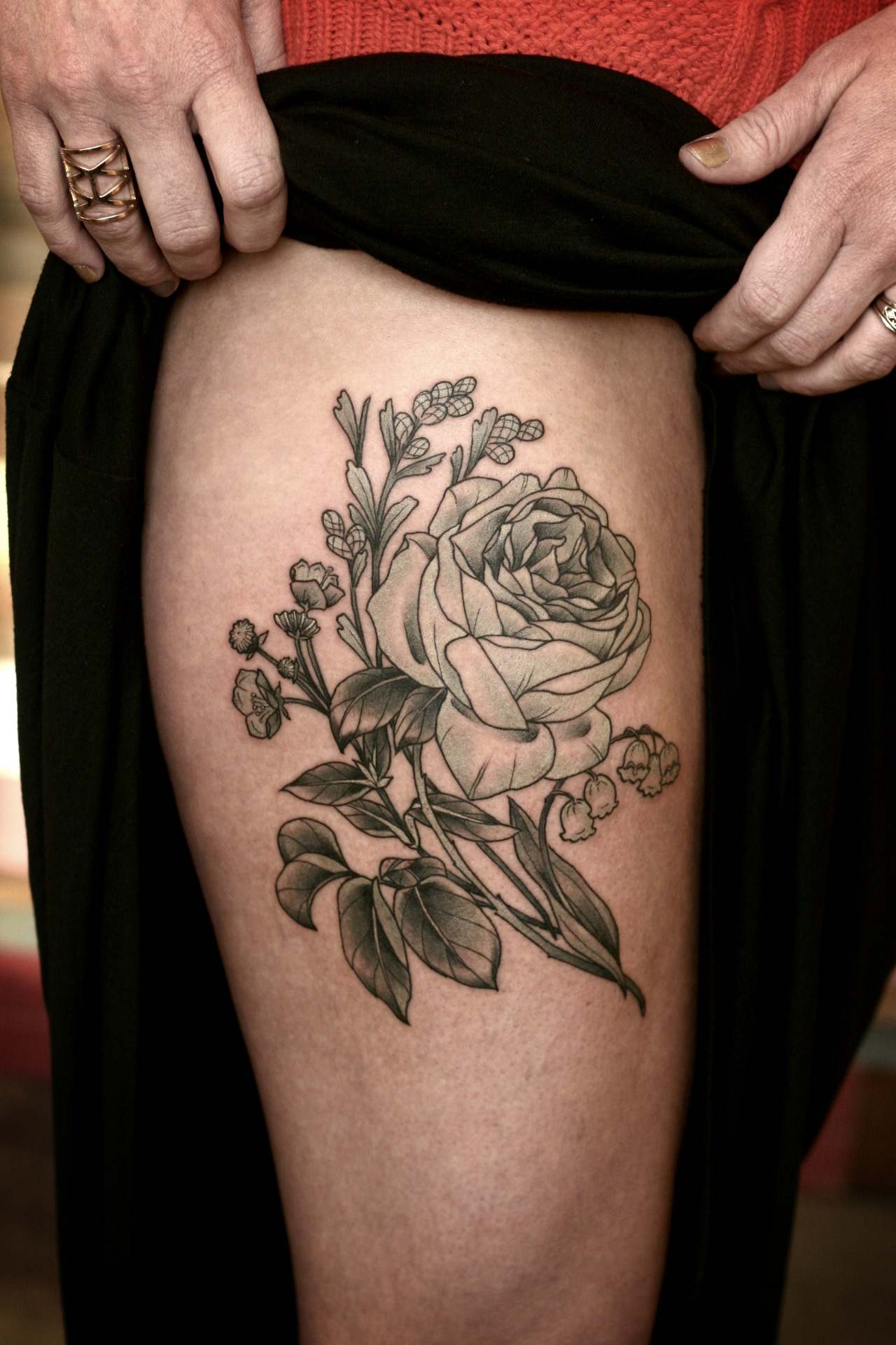 wonderlandtattoospdx:  kirstenmakestattoos:  Black and Payne’s gray floral bouquet