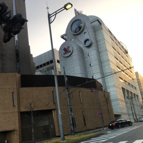 Apologies, a terrible shot of an interesting building. The Wacoal Kojimachi Building, Kisho Kurokawa