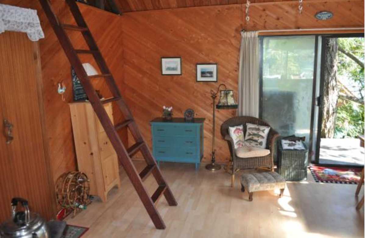 househunting:  $397,000/treehouse cabinPitt Lake, BC  BROSTON THIS IS A DREAM