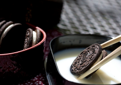 paginadelrey:  helioscentrifuge:  wHAT KIND OF ASSHOLE EATS OREOS WITH CHOPSTICKS AND NEEDS A FUCKING SAUCER FOR THEIR MILK LISTEN HERE FUCKFACE OREOS ARE MEANT TO BE HELD IN YOUR FINGERS AND YOU SLAMDUNK THOSE DELICIOUS LITTLE COCKWOBBLERS INTO A GLASS