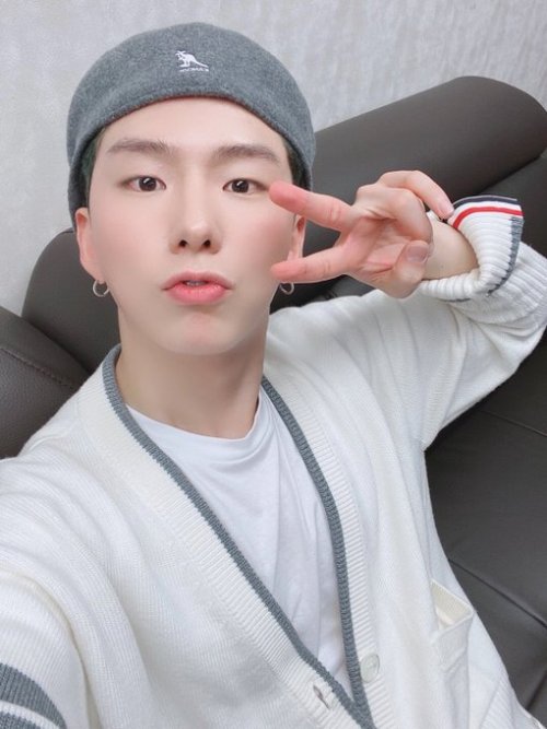 200409 @OfficialMonstaX Twitter Update[#기현] 몬베베들!!! 다들 오에스티 들어보셨나요!!진짜 오랜만에 오에스티불러서 저도 기분 좋아요ㅎㅎ다시,봄 