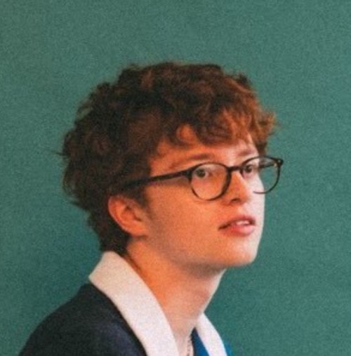 Robbie From Cavetown And Alex Lawther From The End Of The F***ing World Radiate The Same Energy. I Don't