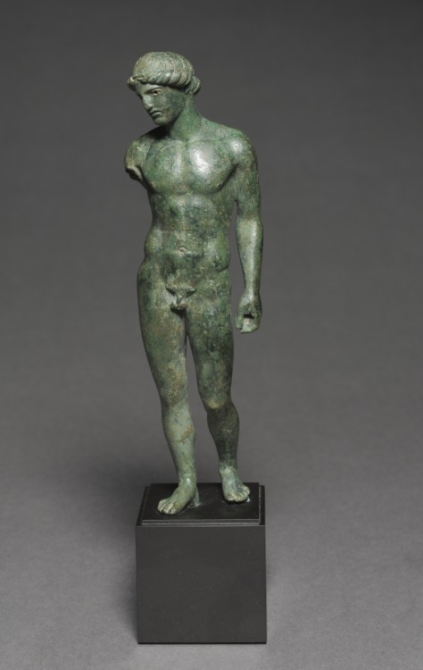 cma-greek-roman-art:Athlete Making an Offering, c. 450-425 BC, Cleveland Museum of Art: Greek and Ro