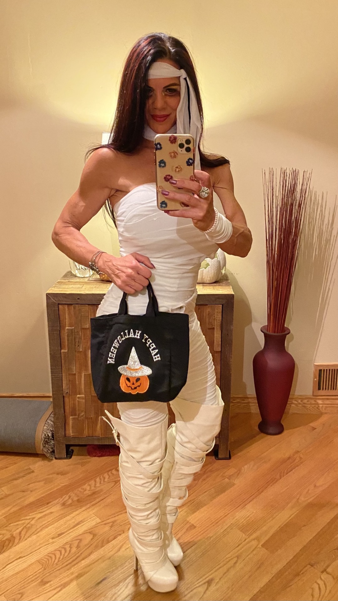 lindasteelehot1:🎃Trick or treat!! Have a safe and fun night!! #teamsteele #shenannigans #trickortreat #mummy #overthekneeboots 