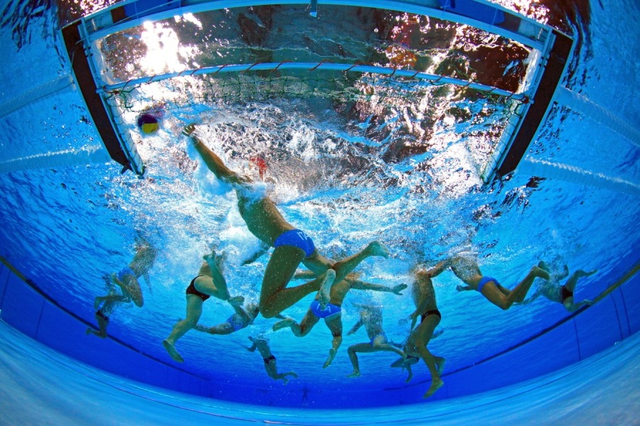 hornywaterpologuy:  Awesome under-water Water Polo action ! 