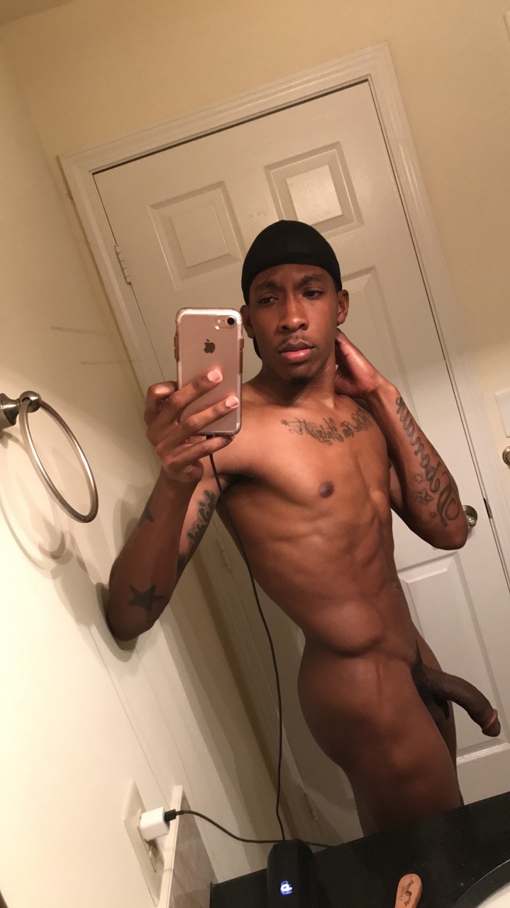 gdr1:  debonairgotjuicestill:  IG📸: legallydebonair  SC👻: flickofdasnap_d OnlyFans👥: