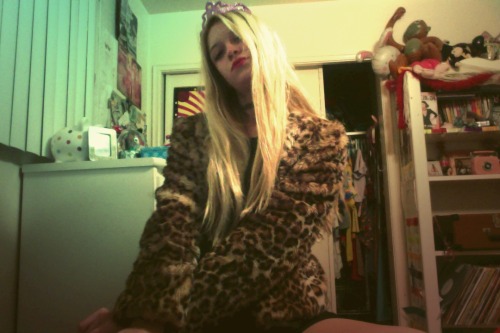 theaquadolls:  every day is halloween in october  2day im a queen bitch