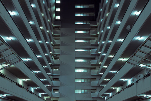 nevver:Fluorescence burns, Cody Ellingham