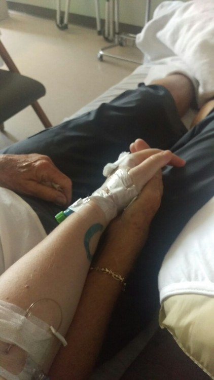 thecatspijamas: When you’re in the hospital with DKA and your mom comes and holds your hand an