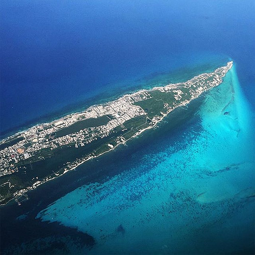 sitoutside:   Waving goodbye to the Mexican Caribbean. Gonna miss that amazing water!