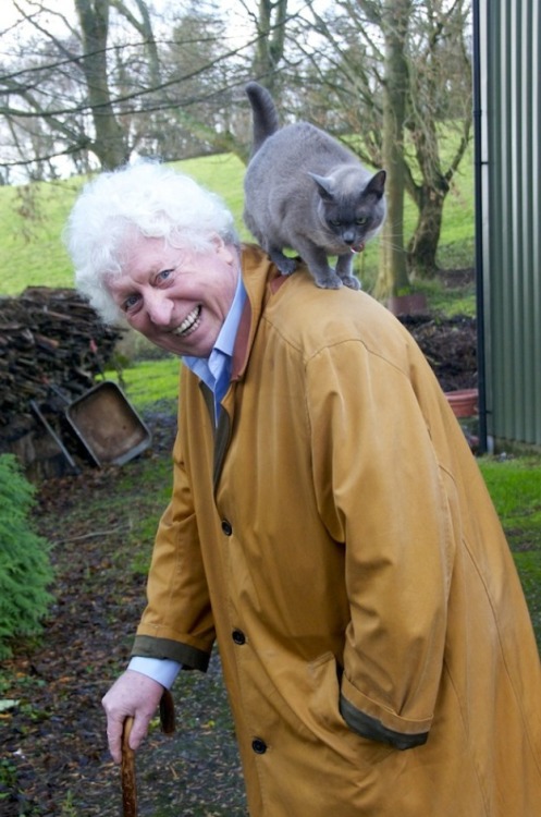 would-you-like-a-jelly-baby: caterville: Tom Baker with Cats Reasons why tom baker is a cutie