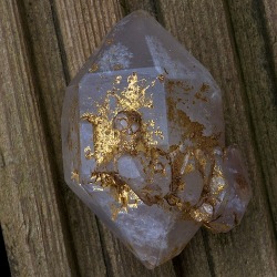 inspiration-imusam:  Gold on Quartz 