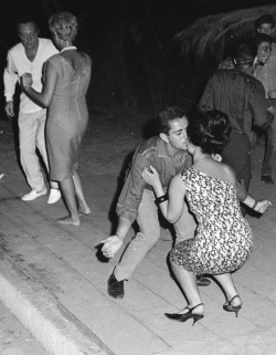 maudelynn:  Monday’s Kiss ~ Late night dancing on Acapulco Beach, March 1965 via Getty Images  