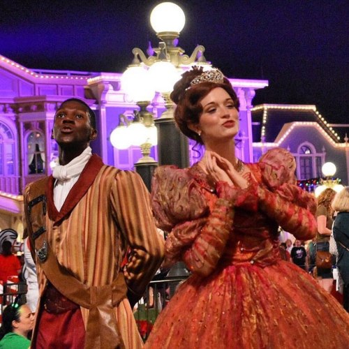 I Cant Believe I Was That Skinny In 2016. #fbf #moucp #waltz #christmas #magickingdom #2016 #mainstreet