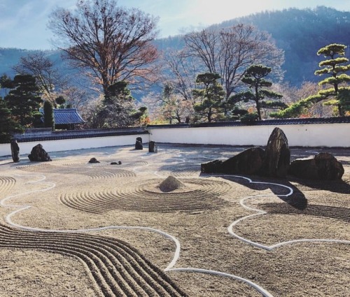 ＼おにわさん更新情報／ ‪[ 長野県木曽町 ] 興禅寺庭園 看雲庭 Kozen-ji Temple Garden, Kiso, Nagano の写真・記事を更新しました。 #木曽義仲 が眠る寺院に #