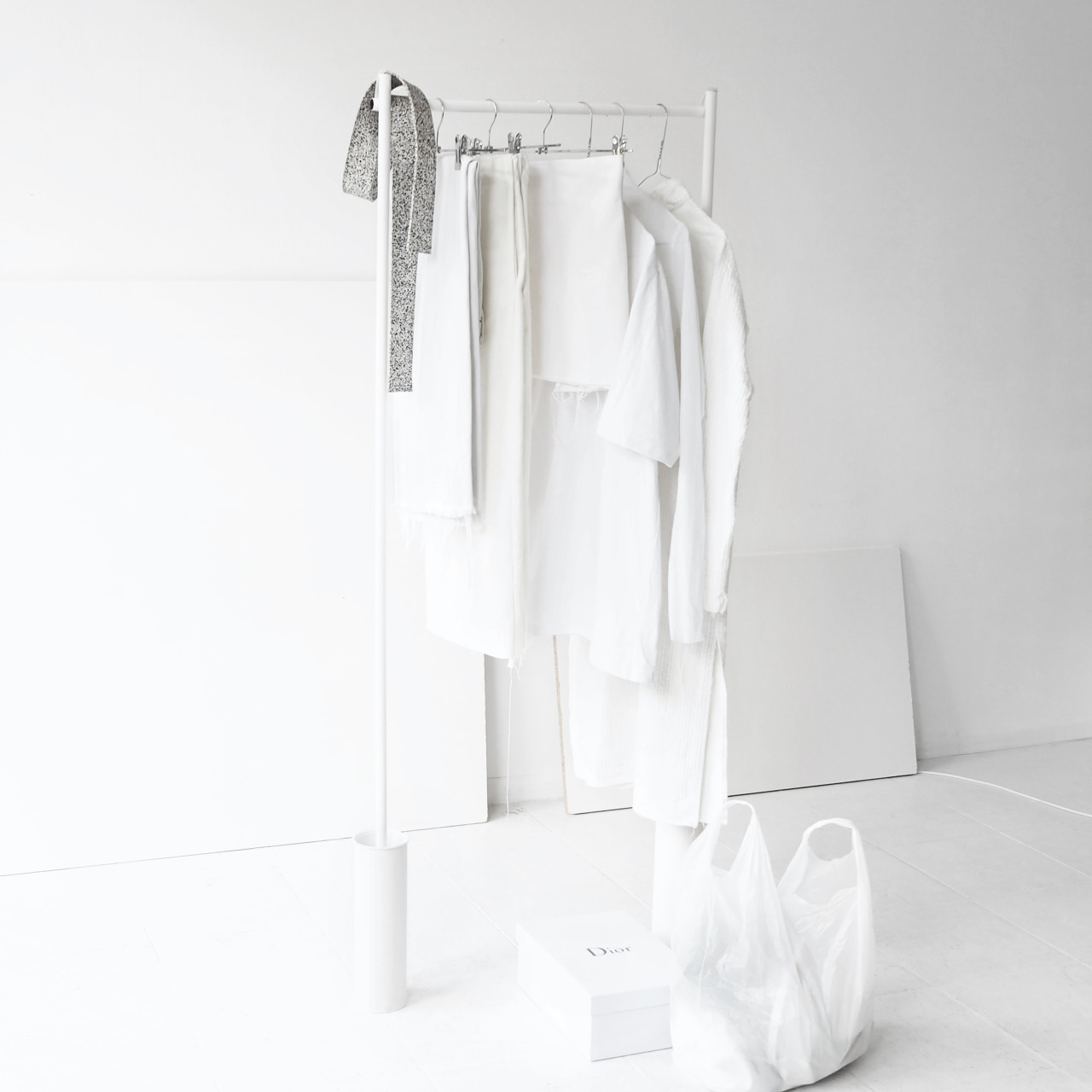 i-love-aesthetics:  / Love Aesthetics / How to / Curate your closet 