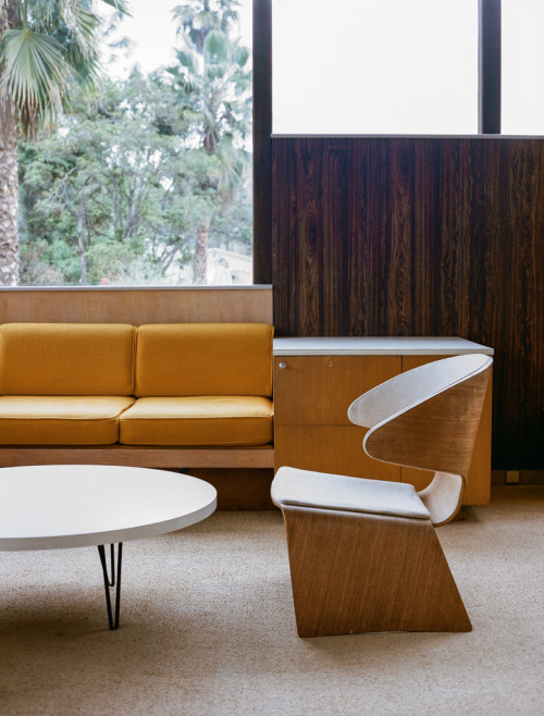 archatlas: Neutra VDL II House Brian W. FerrySeventy-five years ago, in Los Angeles, with a no-inter