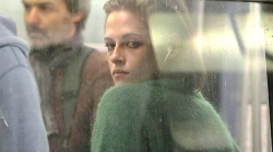 kristensource:  Kristen Stewart filming in Paris, October 29 