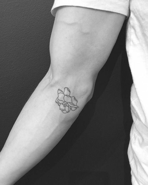 How to discover beauty of the small gardenia tattoos in 5 images