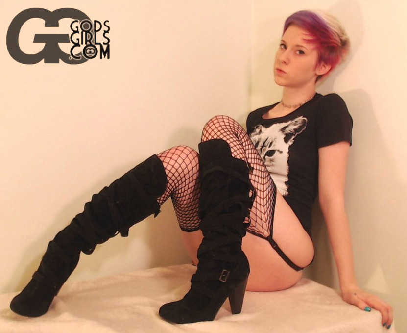norafox:  My first DIY set went live on GodsGirls today! Click the photo and go see! 
