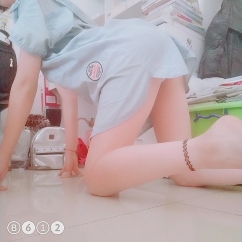 gongzhunuonuo: 来tumblr跟姐姐们学习了很多姿势…试了试发现效果不错 小粉丝们喜欢什么姿势呢…欢迎私信我 不会发很大尺度的.. 想来这个软件锻炼一下自己 