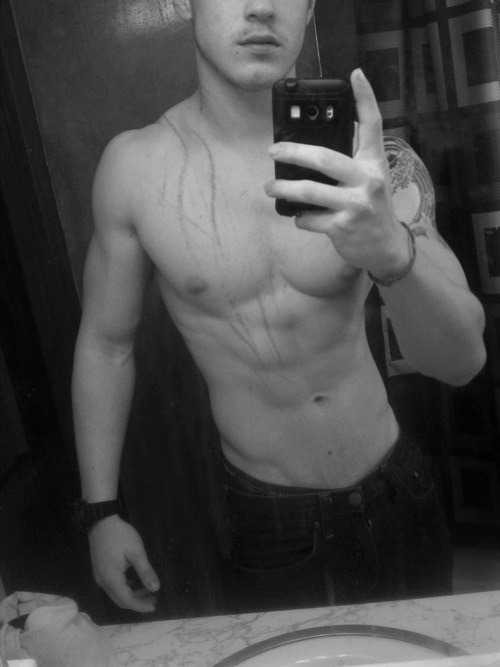 fitboys:  Hundreds of Live guys on Cam for free! (18+ only)       register for free to talk directly to models!