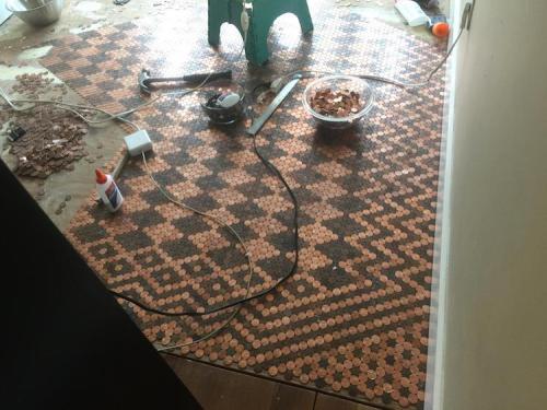 davemaster300:hereincolombia:dannydanuselessstuff:mymodernmet:DIY Renovation Uses 13,000 Pennies to 