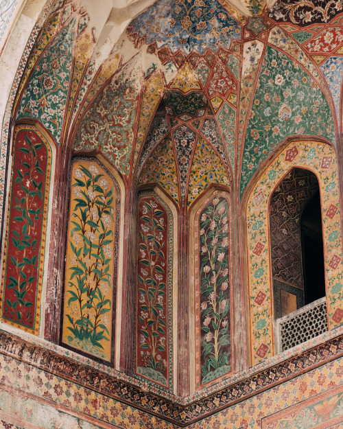 aabbiidd:Jummah Mubarak •Wazir Khan Mosque.Lahore, Pakistan.(Instagram: aabbiidd)