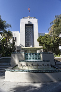 artdecodude:  Burbank City Hall (Exterior). One of my favorite fountains ever for obvious reasons.  ART DECO FEESH !!! 02/13/2013. 