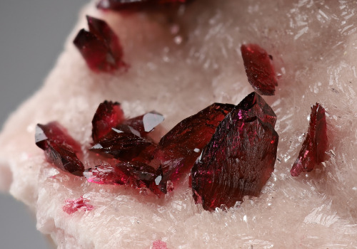 vugnasmineralblog: Wendwilsonite and Roselite on Cobaltoan Calcite Aghbar Mine, Bou Azzer, Tazenakht