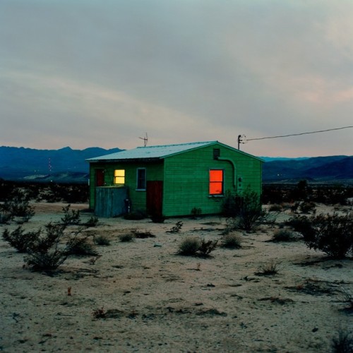 teconozcomascarita: N3411115 /  N34°11.115’ W116°08.399’. En Isolated Houses [Nazraeli Press, Tucson