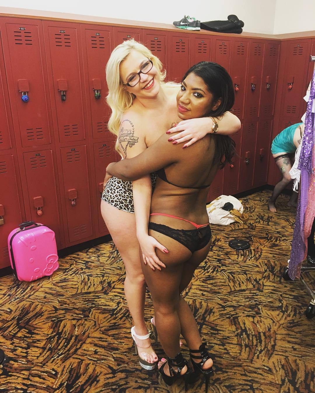 stripper-locker-room:  _itsahbarbieworld_