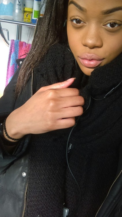 clee-toris:  Happy #Blackout guys!!! Btw I hardly ever post cuz I don’t particularly like my face BUT it’s black out day so why not????