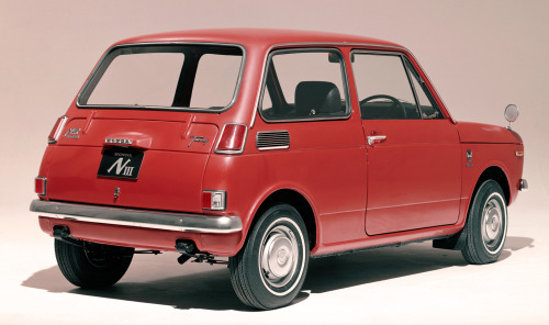 carsthatnevermadeit:  What a difference 42 years makes Alternating views of a Honda N360 (introduced 1967, 1970 version pictured) and the Honda EV-N concept 2009. The EV-N was an electric concept car which took its inspiration from the N 360 Kei car of