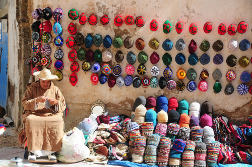 marhaba-maroc-algerie-tunisie - Knitting and selling hats in...