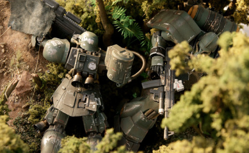 bloodymagnum:  Intermezzo ~gespannte Atmosphare~ AMS-129 Geara Zulu Diorama   Source 
