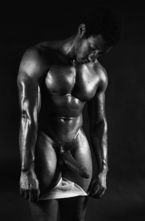 gymandnastiksguys:  gonakedmagazine:  Meet other male nudists! GoNaked Magazine connects
