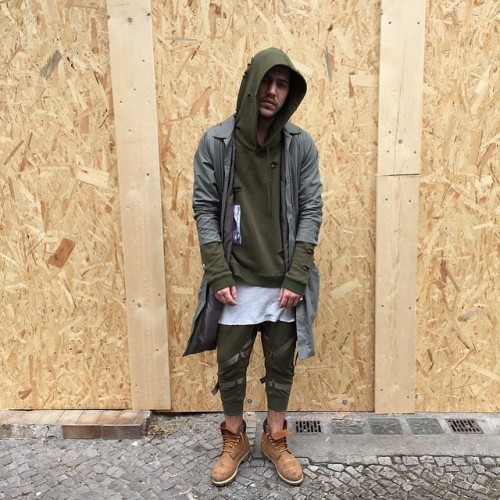 blvck-zoid:  Fashion at BLVCK-ZOID  ADYN
