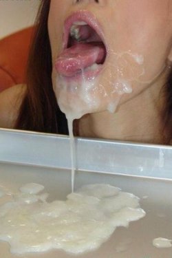 pussyandcum:  It’s feeding time for this nasty prostitute.