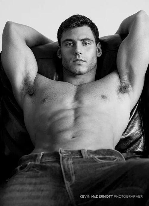 chipmasterson:  Don’t bore Him with things He already knows — He’s gorgeous, He’s perfect, blah blah blah.   He already knows you’re going to suck His cock and run His errands.   He saw that the moment you saw Him.   Intrigue Him with what
