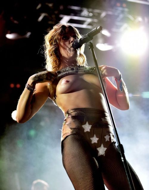 nekkidmusic:Tove Lo at Coachella