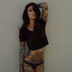 s-uiiciide:  inked girls - http://s-uiiciide.tumblr.comfollow