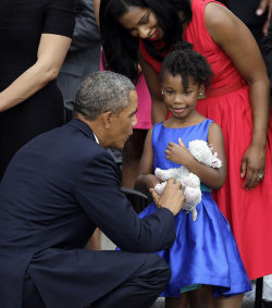 kissmyfantasies:  sierracuse:  youngblackandvegan:  accras:  President Obama talks with Yolanda Renee King, 5, granddaughter of Martin Luther King Jr., Aug. 28, 2013.  she has his eyes  GRANDDAUGHTER Not great great granddaughter Not great granddaughter